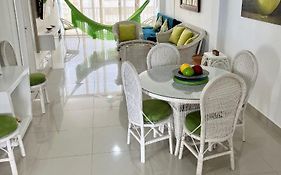 Apartamento en el Rodadero, Confortable y amplio, con vista al mar, a 80mt de la playa, DELAMAR Apartmet